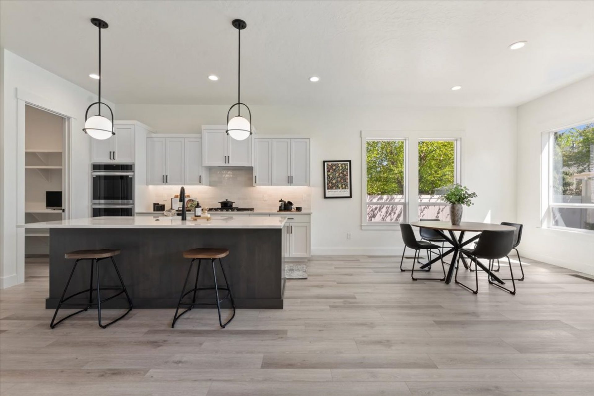 10-010_Kitchen.jpg