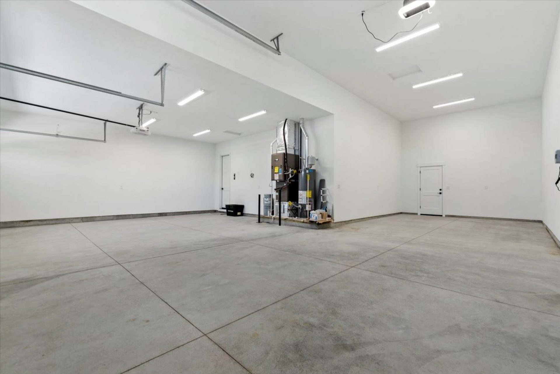 26-026_Garage.jpg