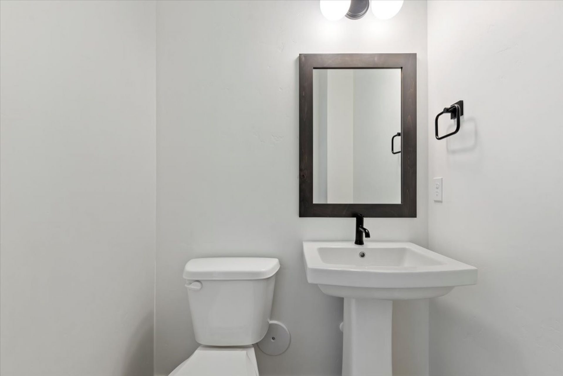 22-022_Bathroom.jpg