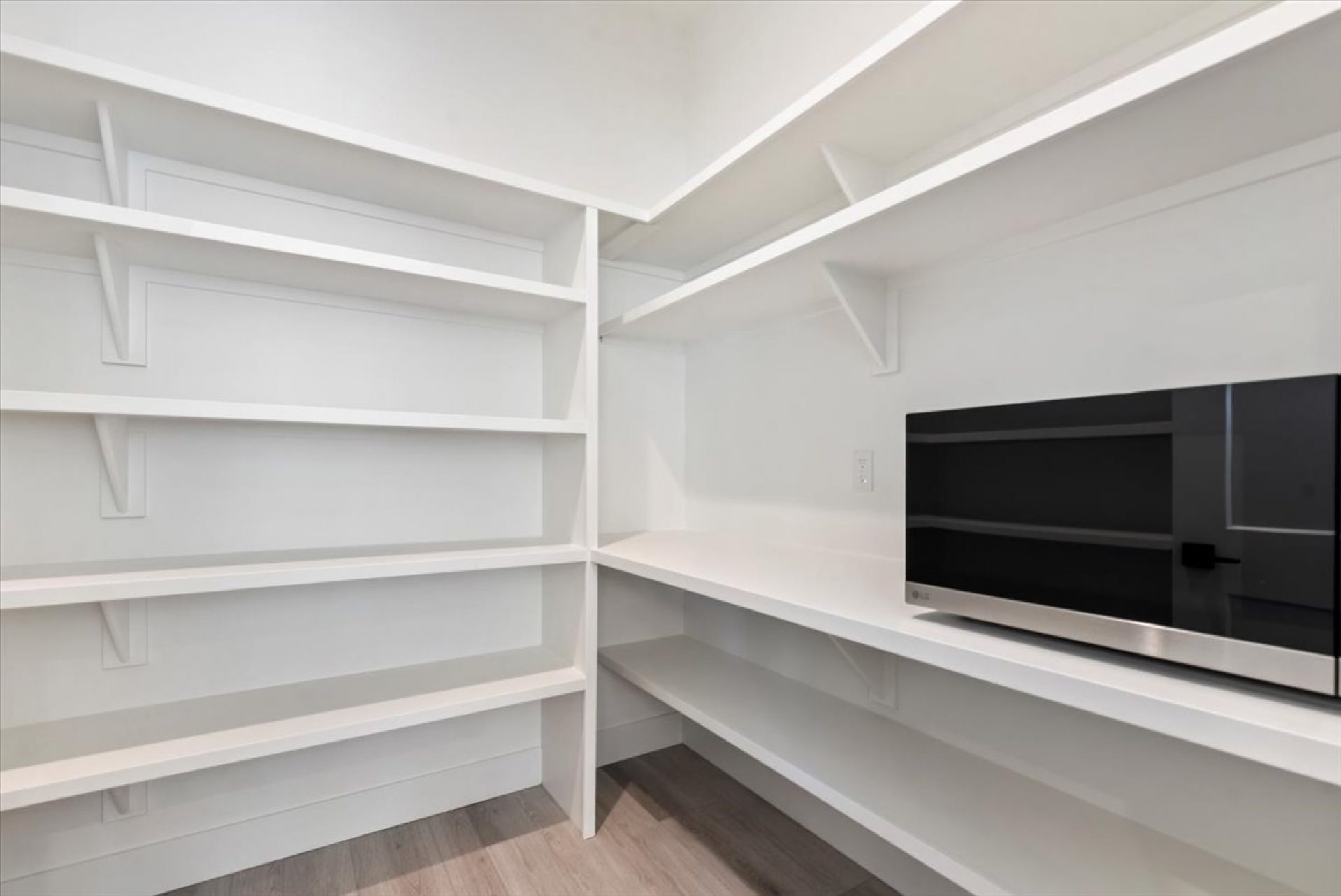 13-013_Pantry.jpg