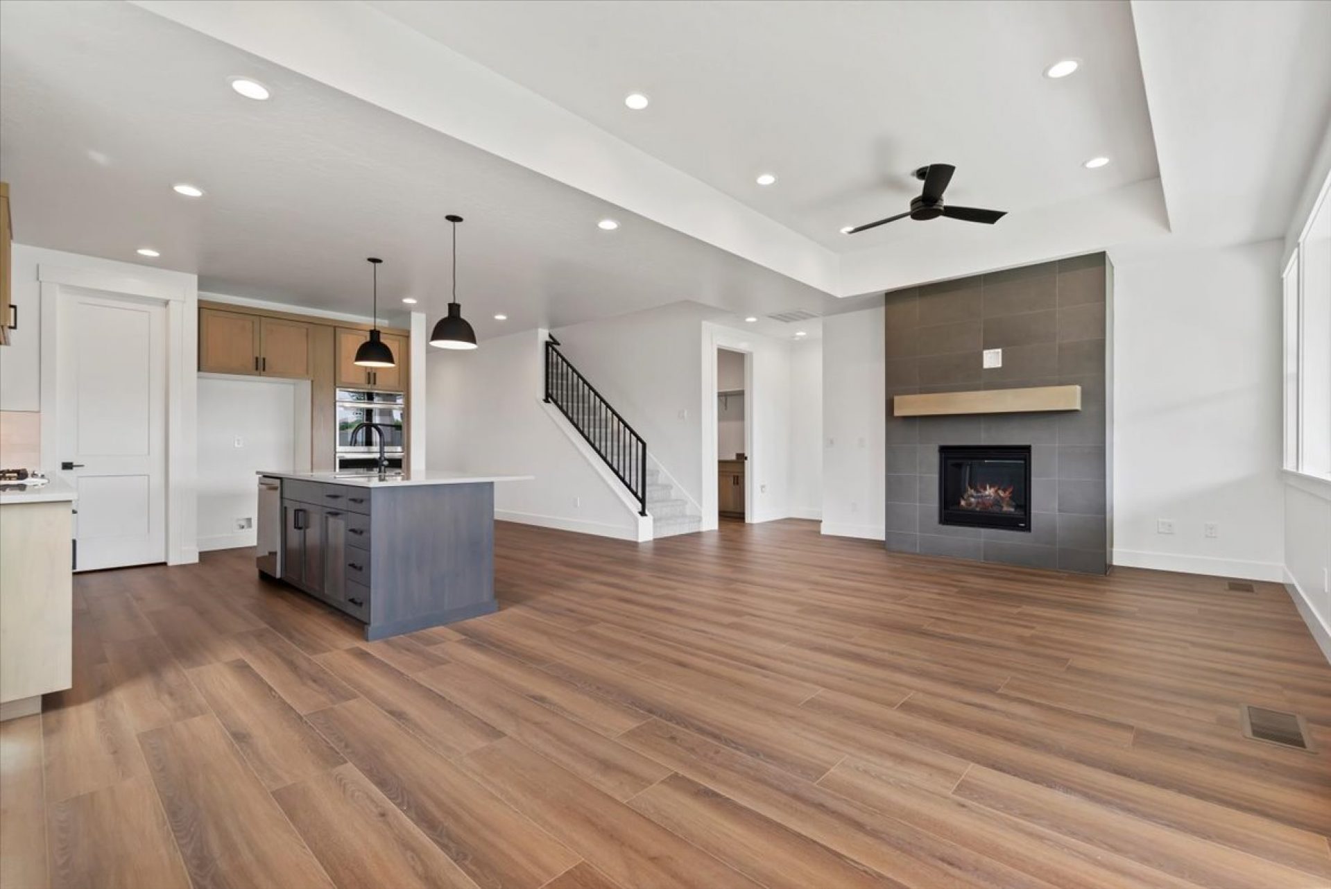 06-006_Living Room.jpg