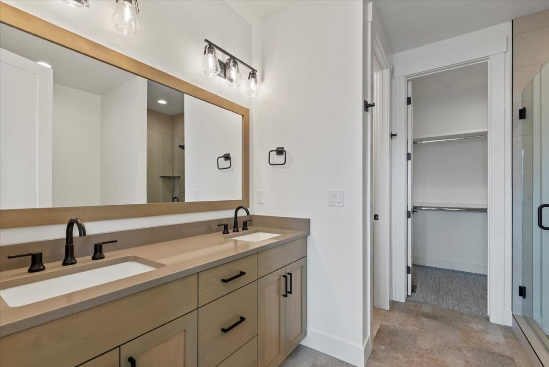21-021_Bathroom.jpg