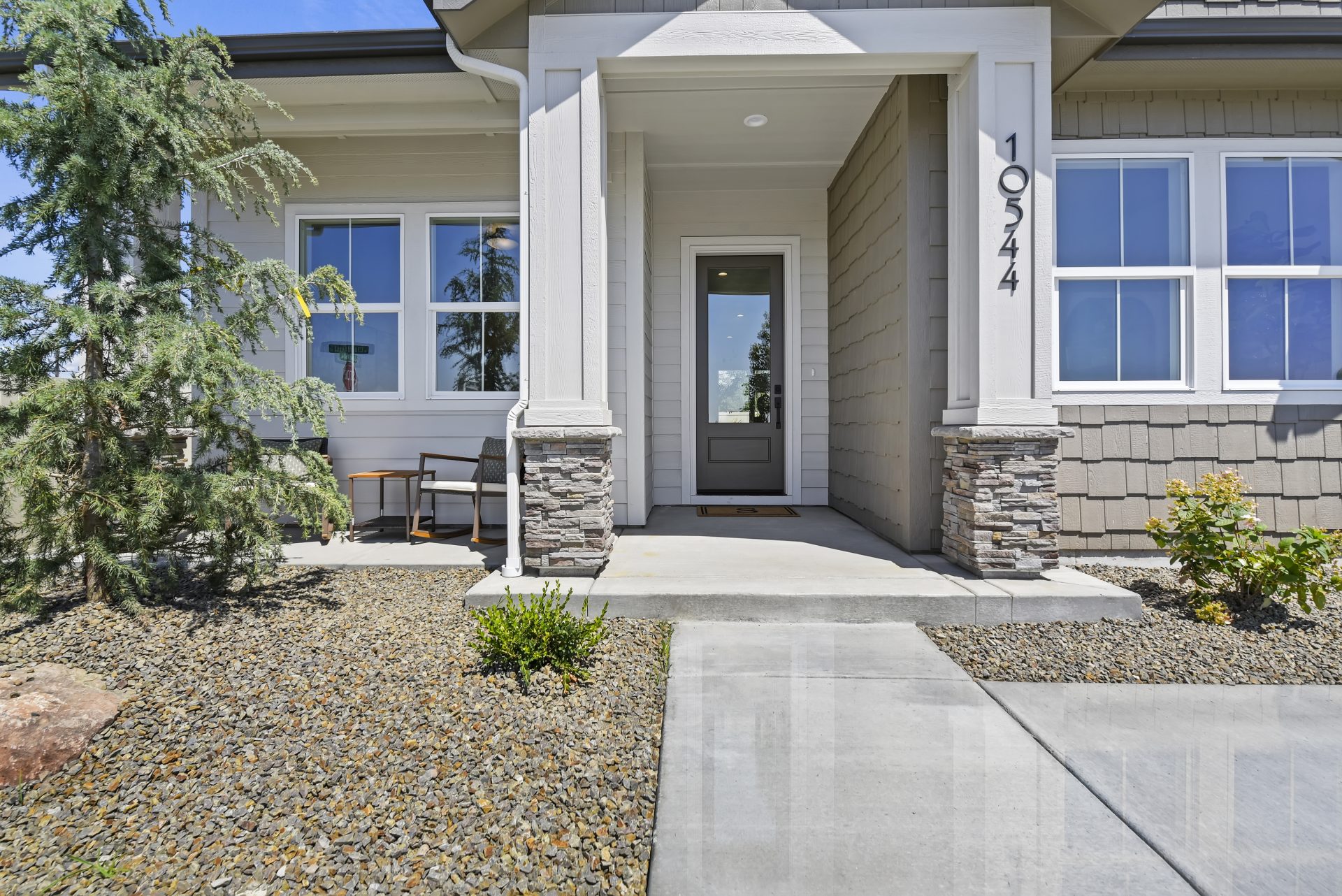 04-004_Entrance.jpg