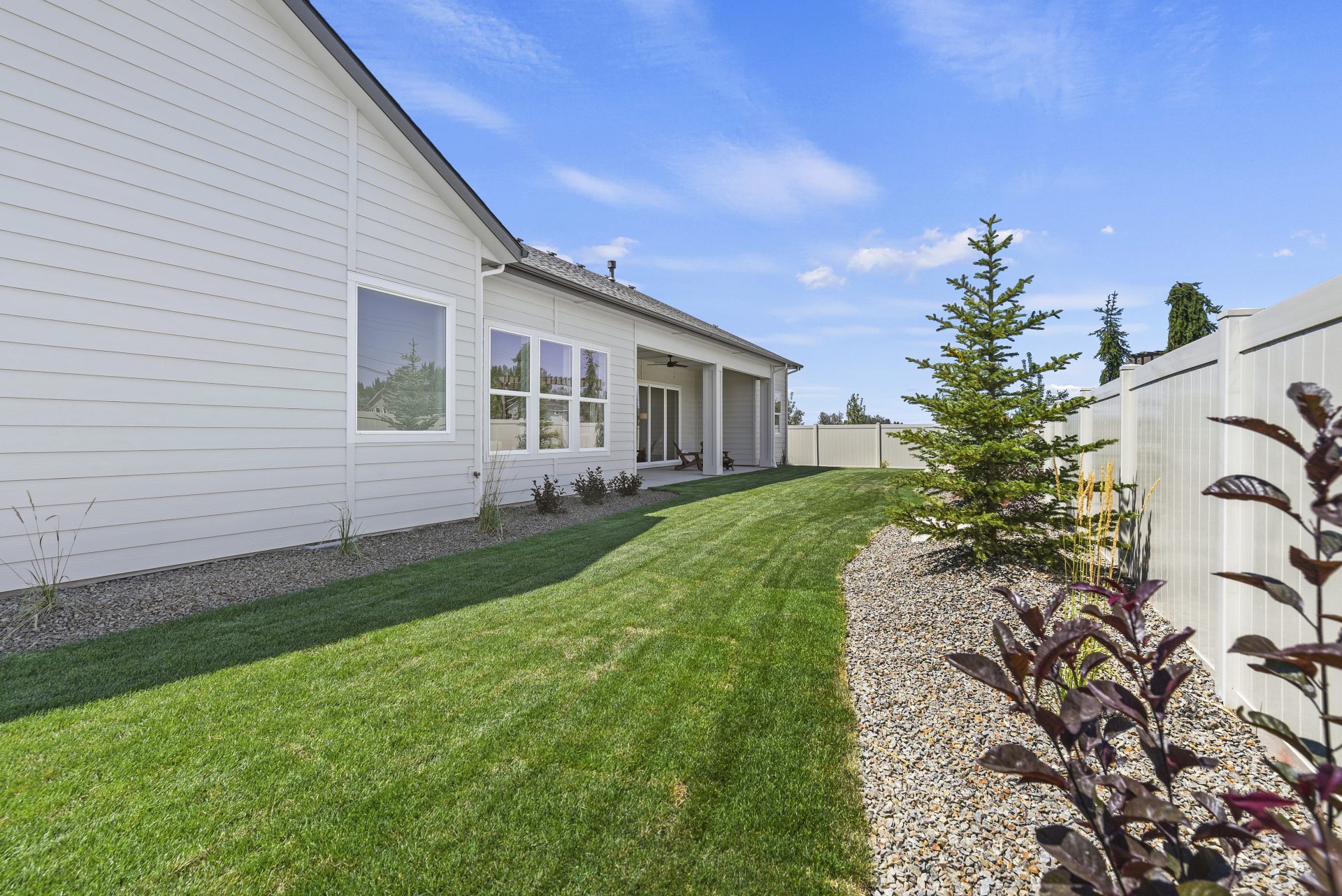 32-032_Backyard.jpg
