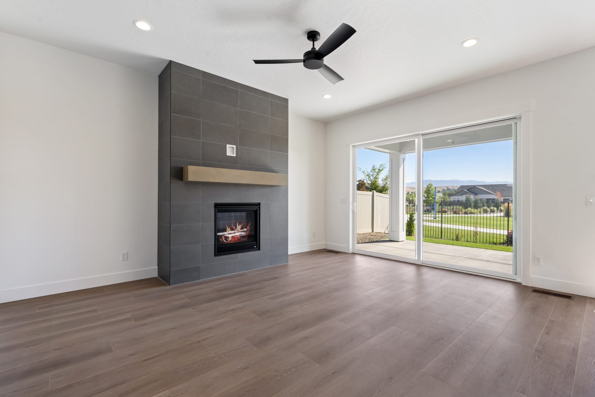 06-Living Room.jpg