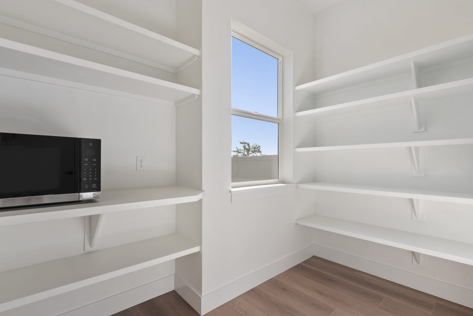 13-Pantry.jpg
