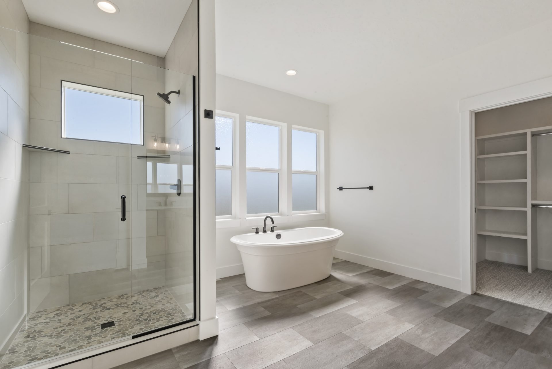 21-Bathroom.jpg