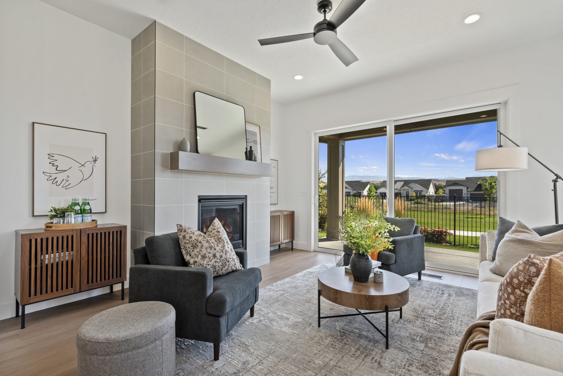 05-Living Room.jpg