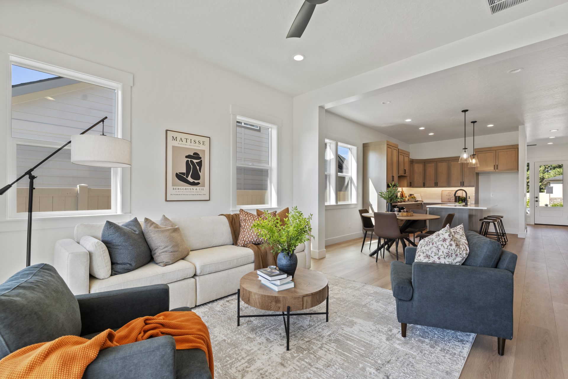 06-Living Room.jpg