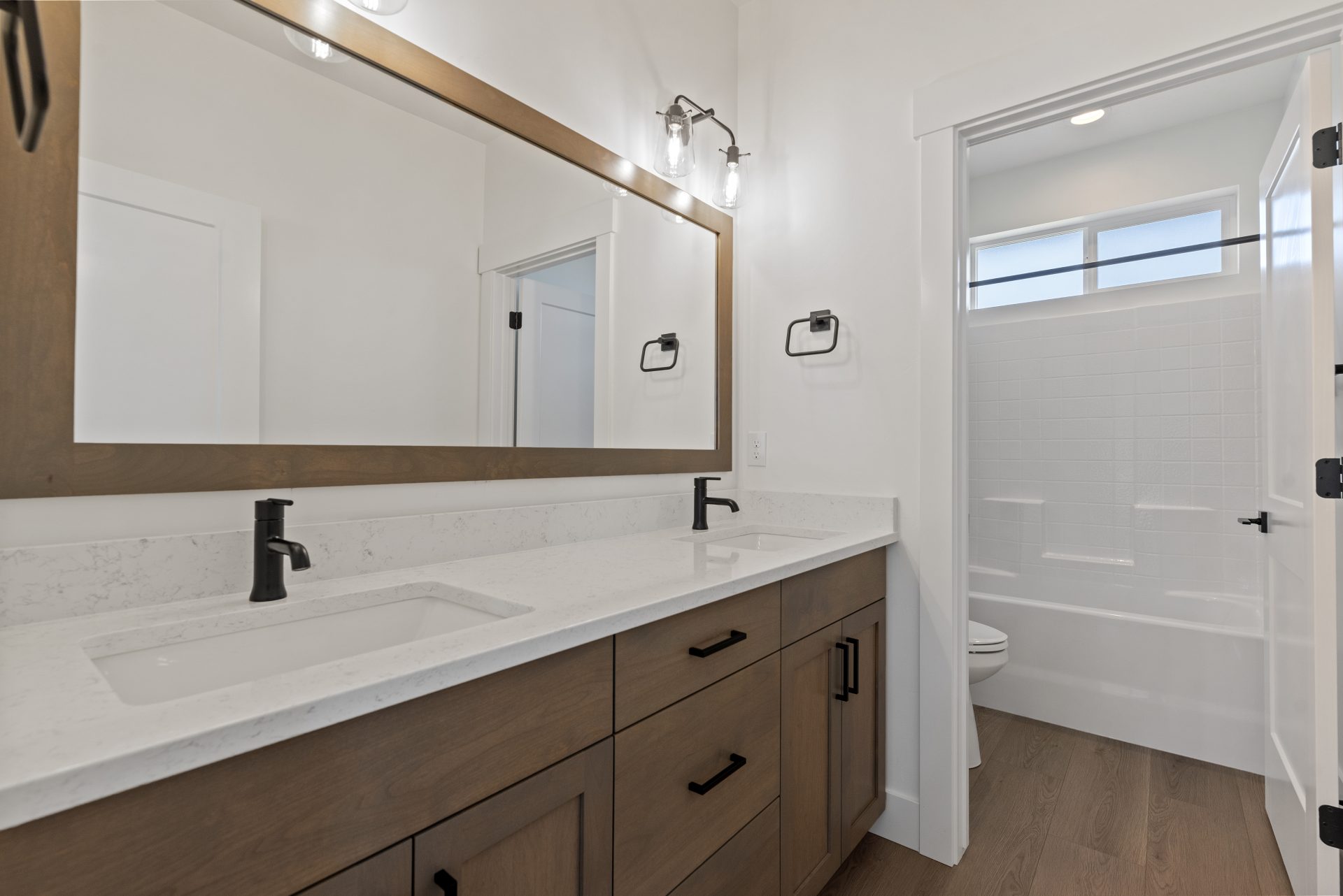 22-Bathroom.jpg