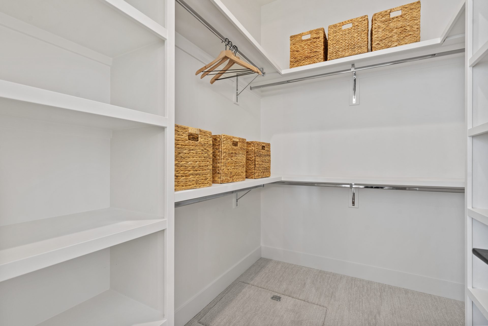 23-Closet.jpg