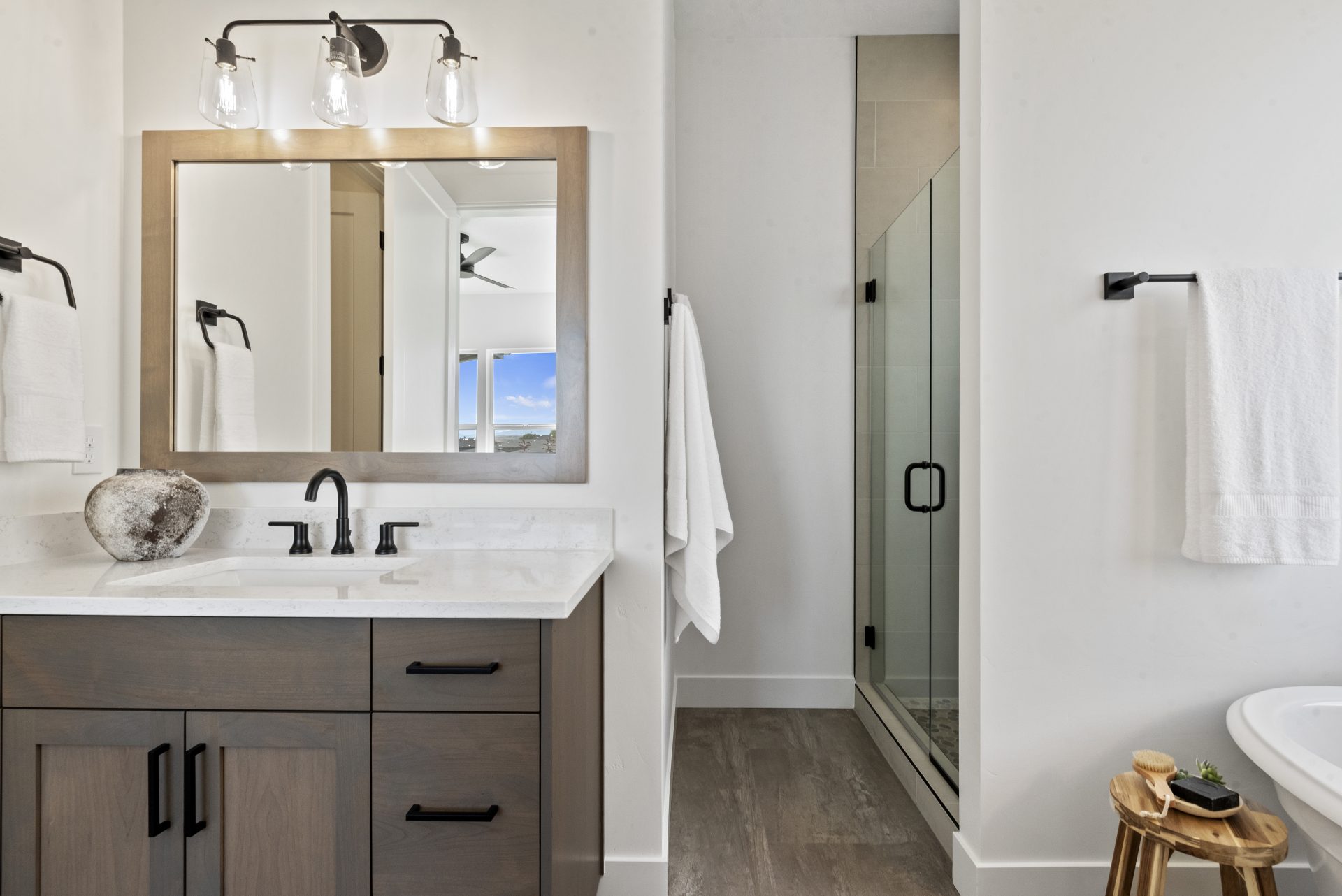 20-Bathroom.jpg