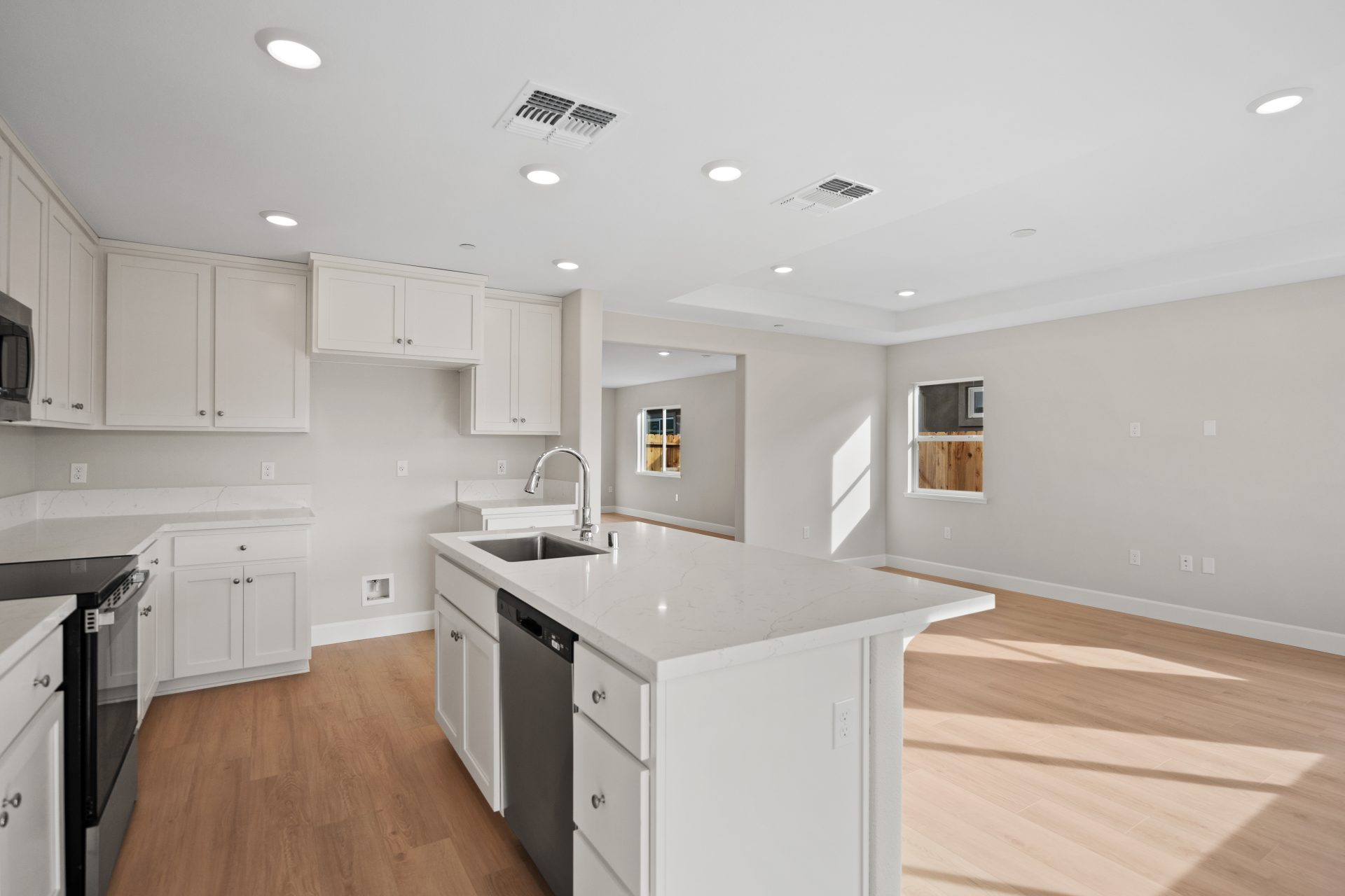 06-Real Focus Media - 2645 Wesley Wy-8.jpg