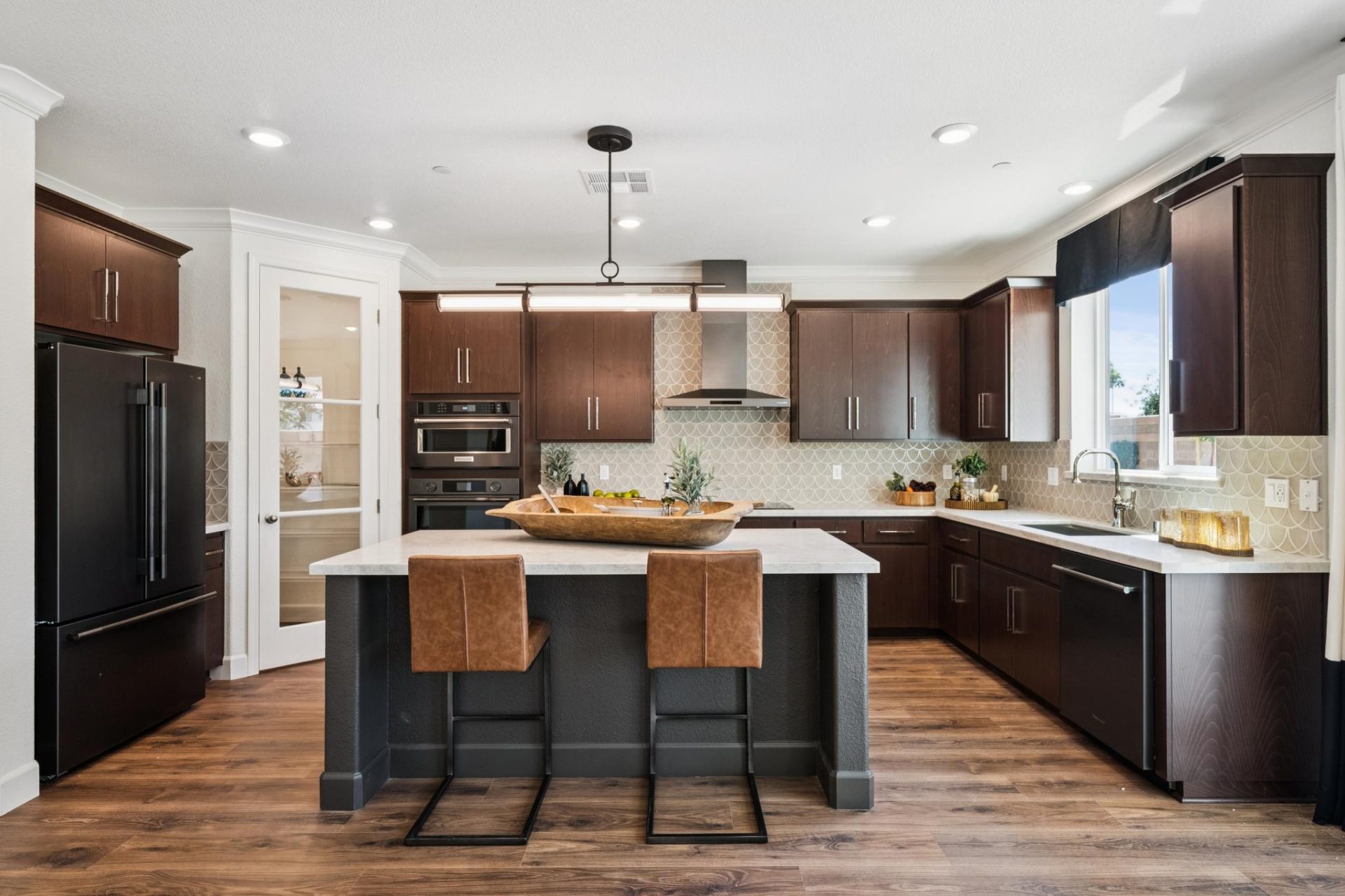 116-697-west-cliff-street.89433.phr.025.web.jpg