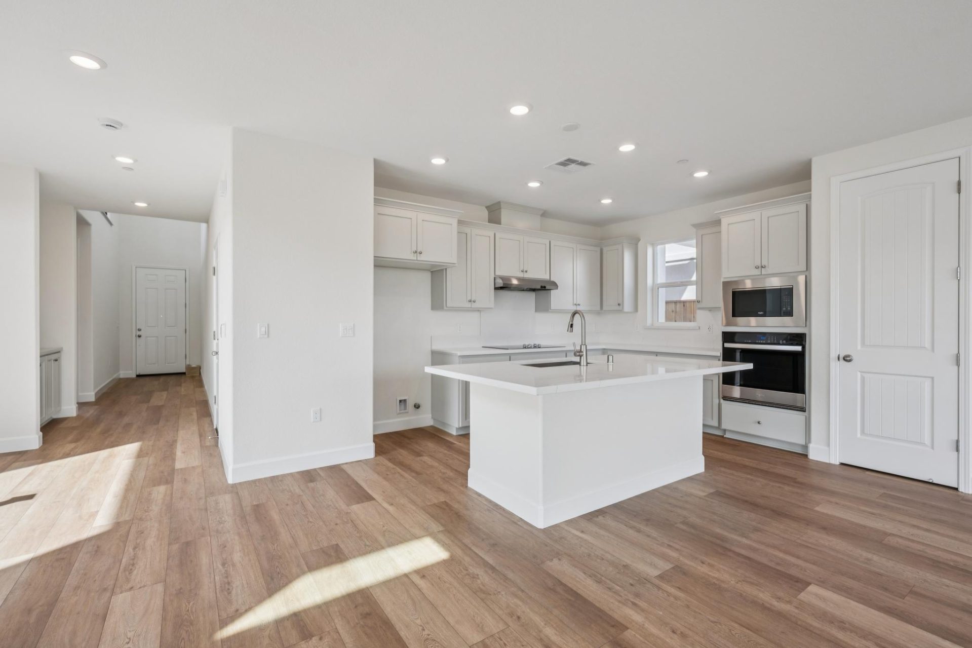 096-296-300-colfax-lane.94997.p5k.022.jpg