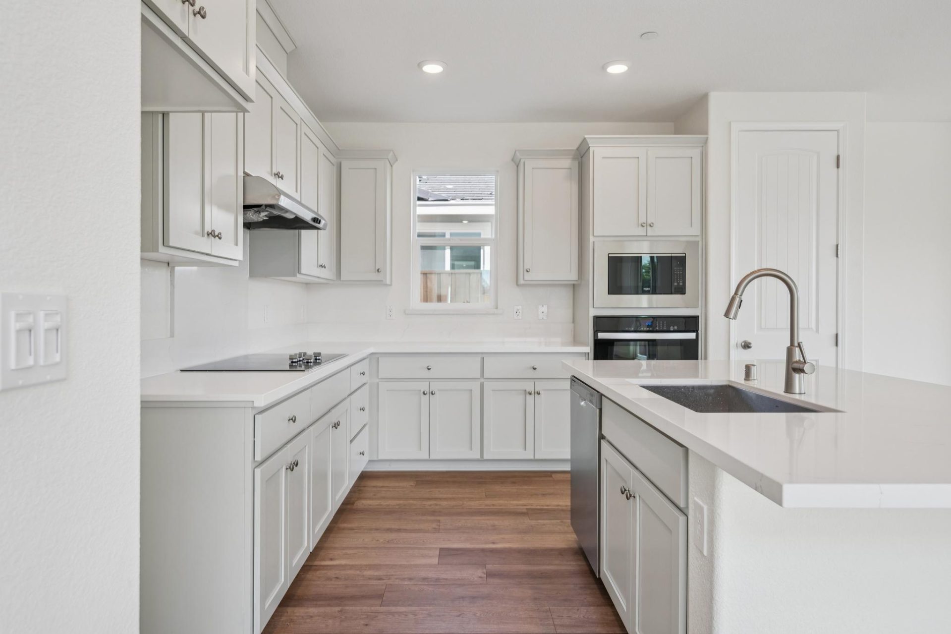099-296-300-colfax-lane.94997.p5k.025.jpg